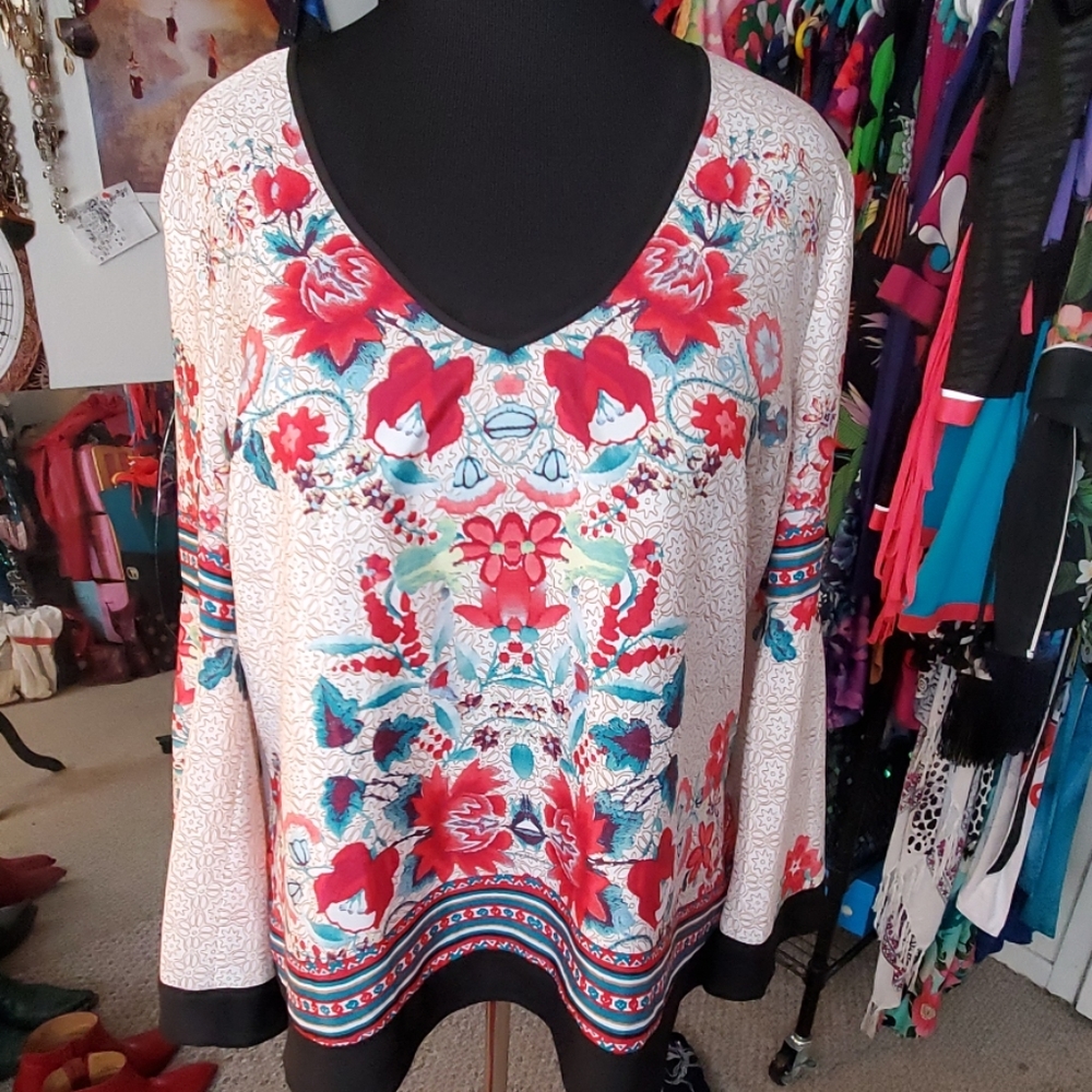 Silky psychedelic Bisou Bisou top | XL